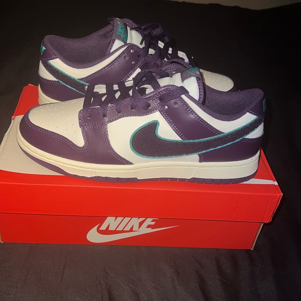 Exclusive dead stock Dunks